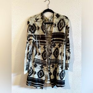 Charlotte Russe 1X Black/White Aztec Print Cardigan